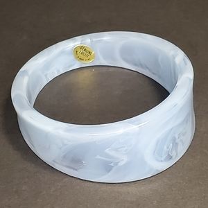 VINTAGE Blue PLASTIC Marble Swirl LUCITE Round BANGLE BRACELET MADE IN Hong Kong